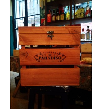 RUSTIC BAUL DE MADERA TEÑIDO NOGAL CON CIERRE EN METAL